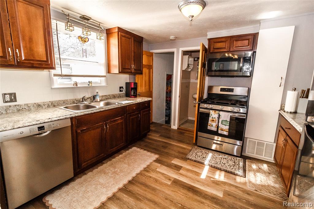 825 N Main Street, Lapeer, MI 48446 — Photo 7