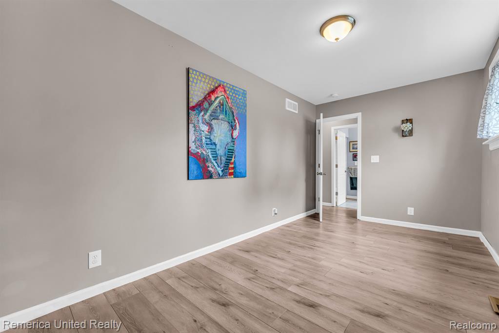 915 BRUSHWOOD Drive, Wolverine Lake, MI 48390 — Photo 12