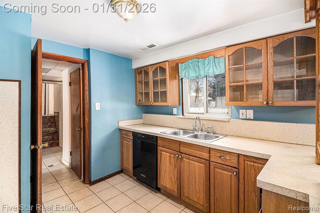 669 Provincetown Road, Auburn Hills, MI 48326 — Photo 9