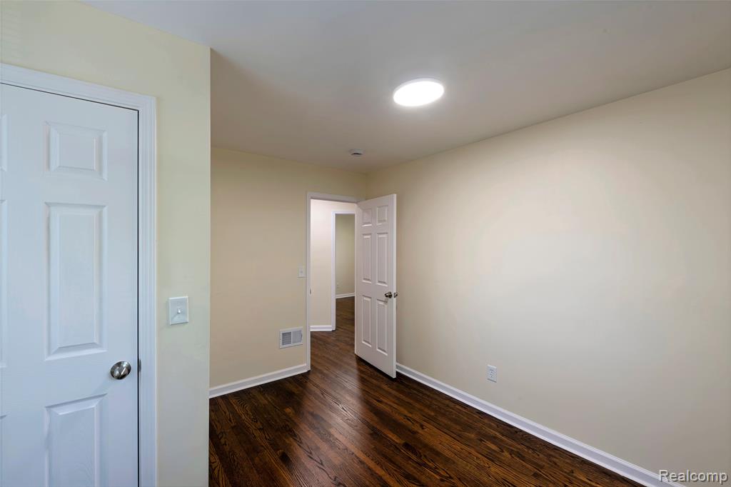 8087 Cloverlawn Street, Detroit, MI 48204 — Photo 10