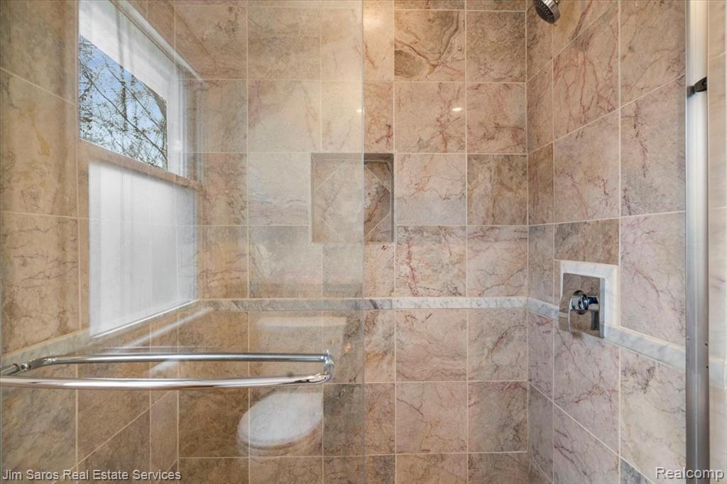 463 Elizabeth Court, Grosse Pointe Farms, MI 48236 — Photo 10