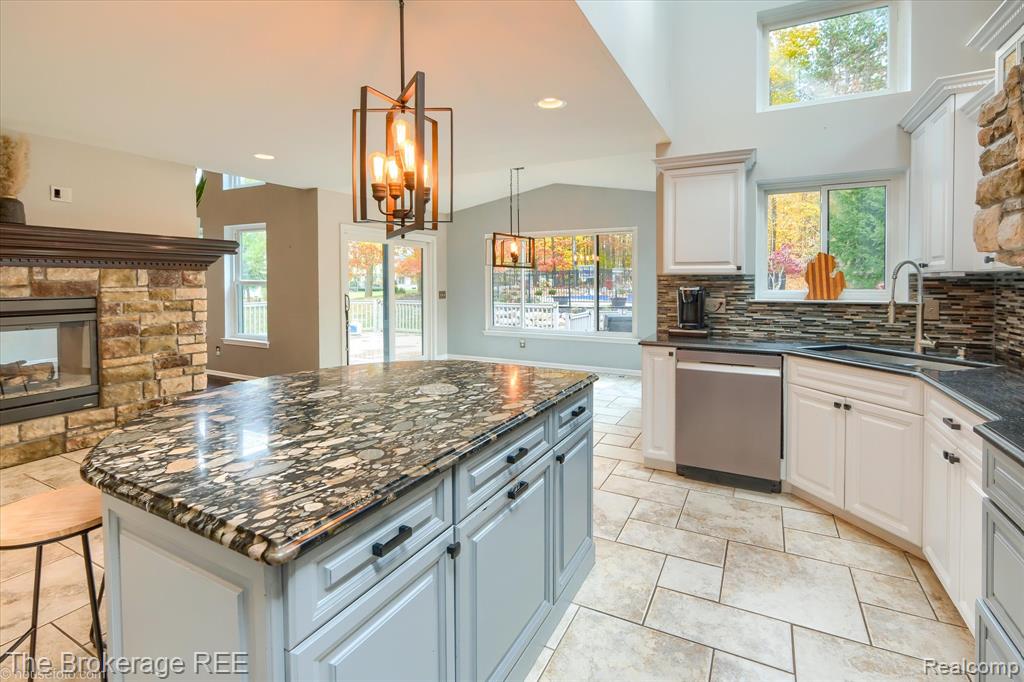 5239 Farmridge Lane, Grand Blanc, MI 48439 — Photo 22