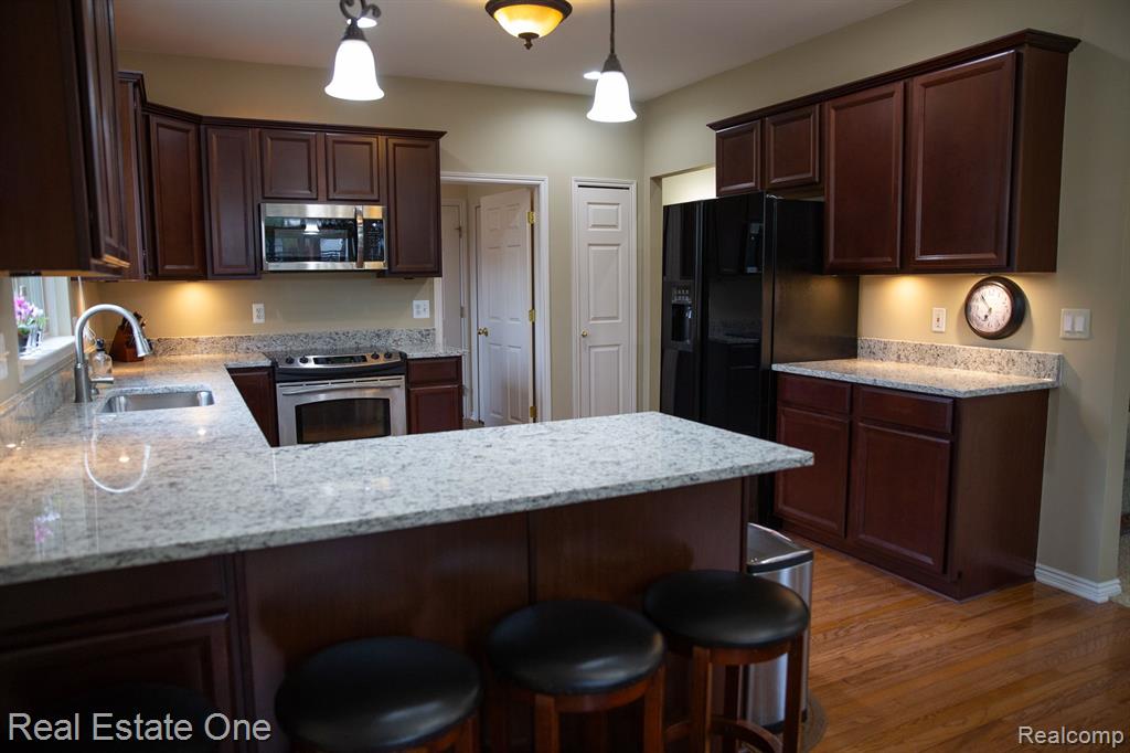 906 W PENINSULA, Oxford, MI 48371 — Photo 11