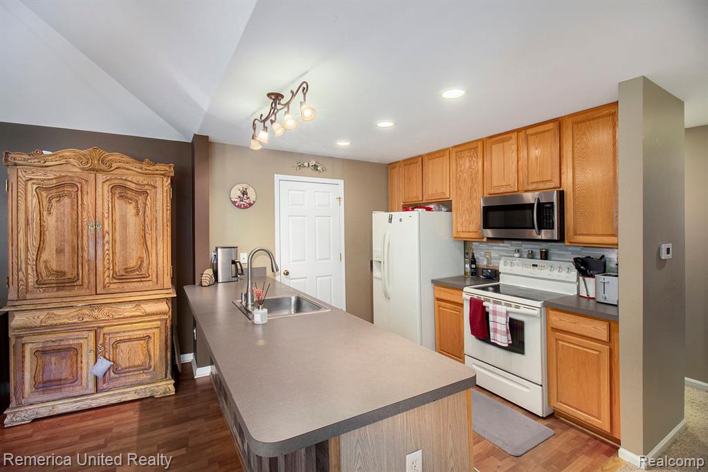 3393 KNEELAND Circle, Howell, MI 48843 — Photo 6