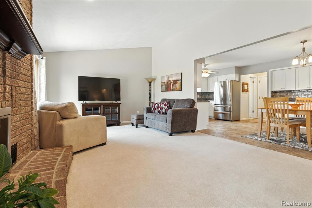42393 Royal Lane, Clinton Twp, MI 48038 — Photo 9