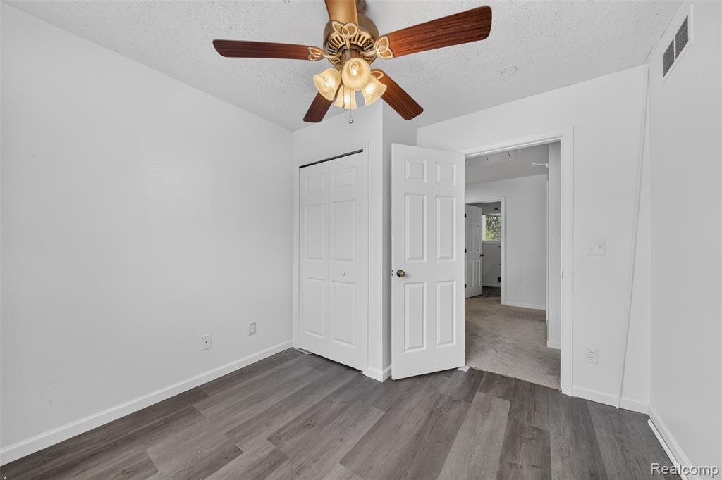 20471 Hollywood Street, Harper Woods, MI 48225 — Photo 27