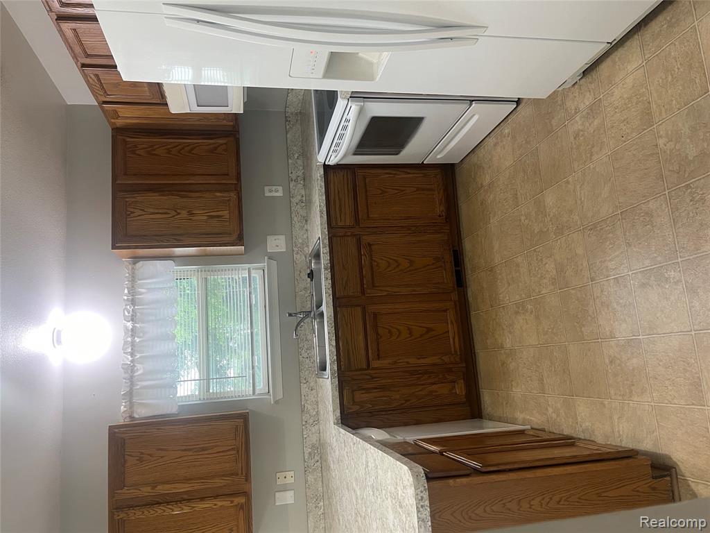 401 Buffalo, Trenton, MI 48183 — Photo 23