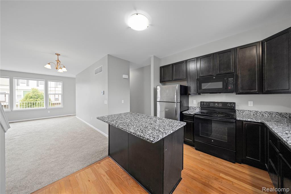 4592 Bradley Circle, Troy, MI 48085 — Photo 9