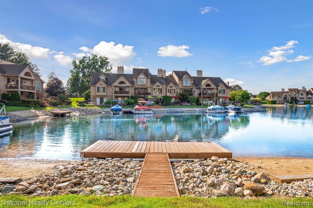 47704 BLUE HERON Drive S, Northville, MI 48168 — Photo 47