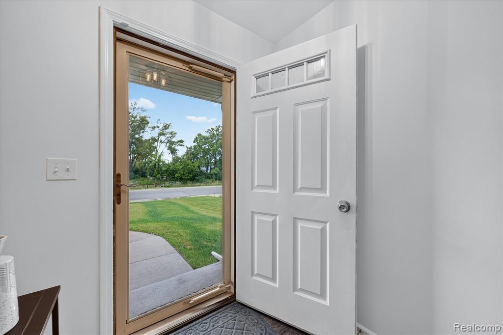 5382 Rural Terrace Court, Waterford, MI 48329 — Photo 6