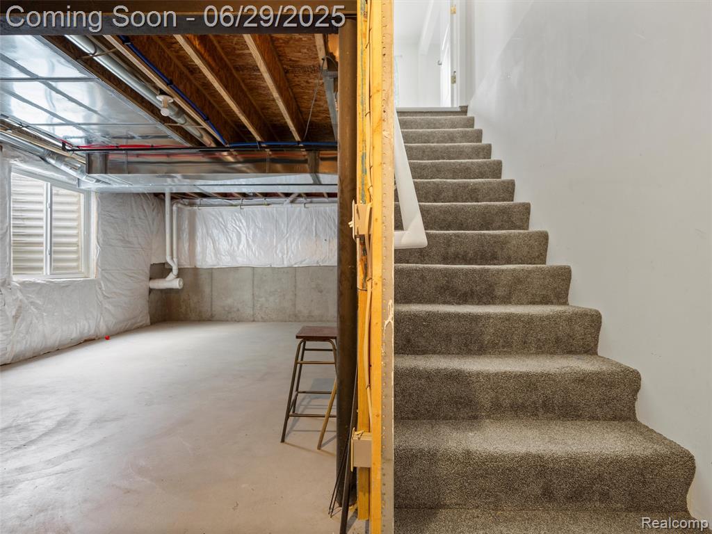 399 W DALLAS Avenue, Madison Heights, MI 48071 — Photo 27