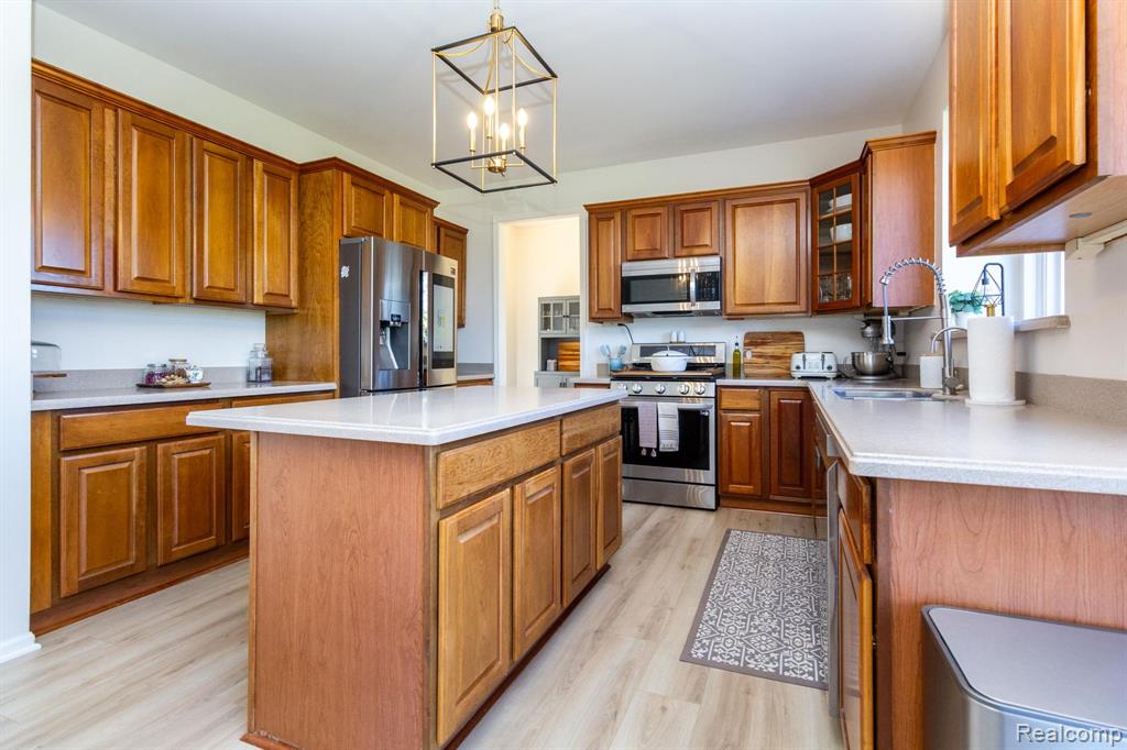 9838 Dublin Drive, Fenton, MI 48430 — Photo 16