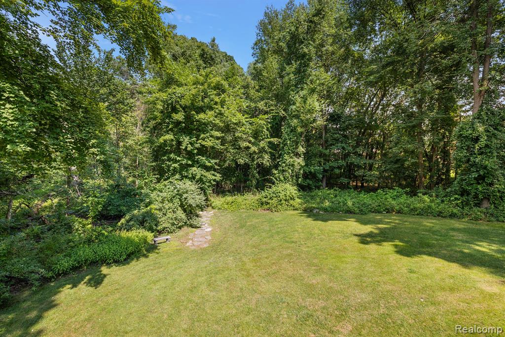 8398 ELKRUN Drive, Clarkston, MI 48348 — Photo 40