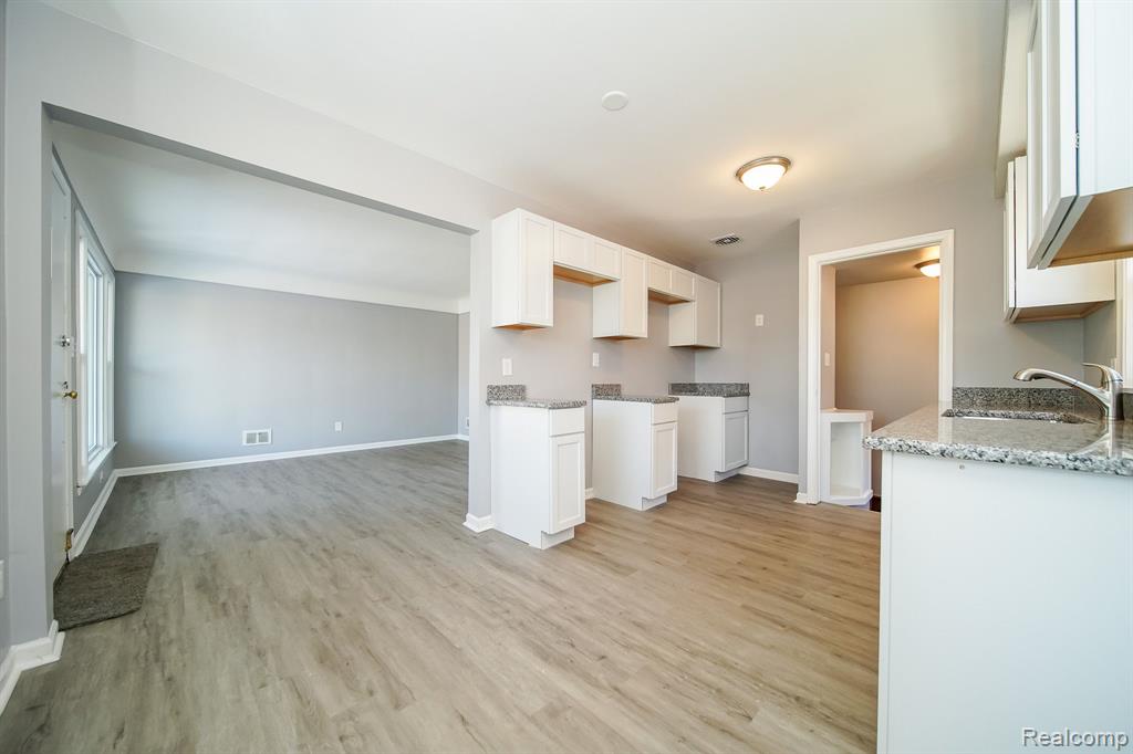 927 CLEOPHUS Parkway, Lincoln Park, MI 48146 — Photo 20