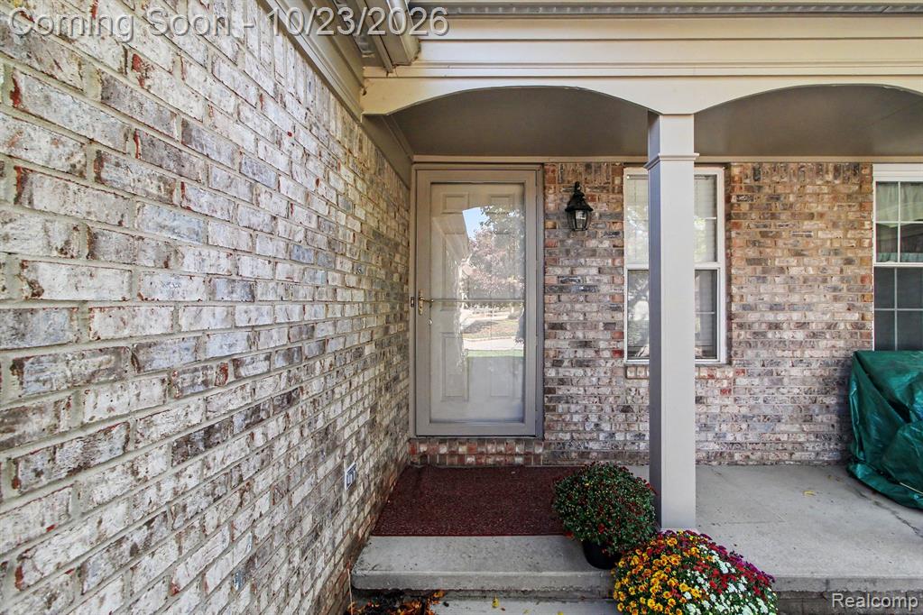 4595 Hunters Circle E, Canton, MI 48188