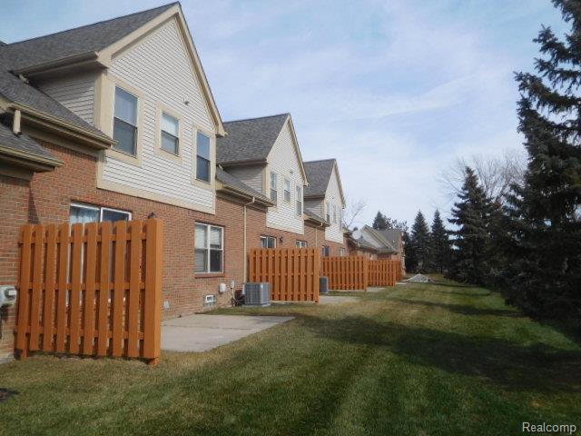4116 April Lane, 24, Sterling Heights, MI 48310 — Photo 3
