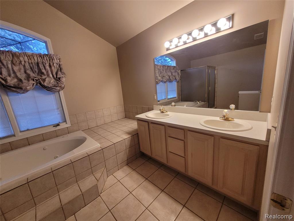 48205 Conifer Drive, Shelby Twp, MI 48315 — Photo 22
