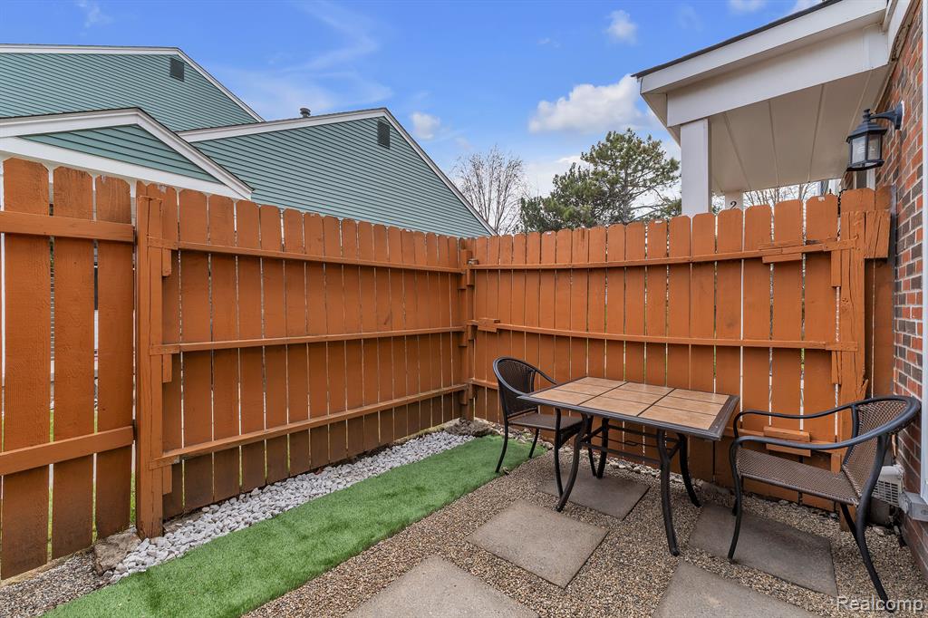 23625 STONEHENGE Boulevard, Novi, MI — Photo 33
