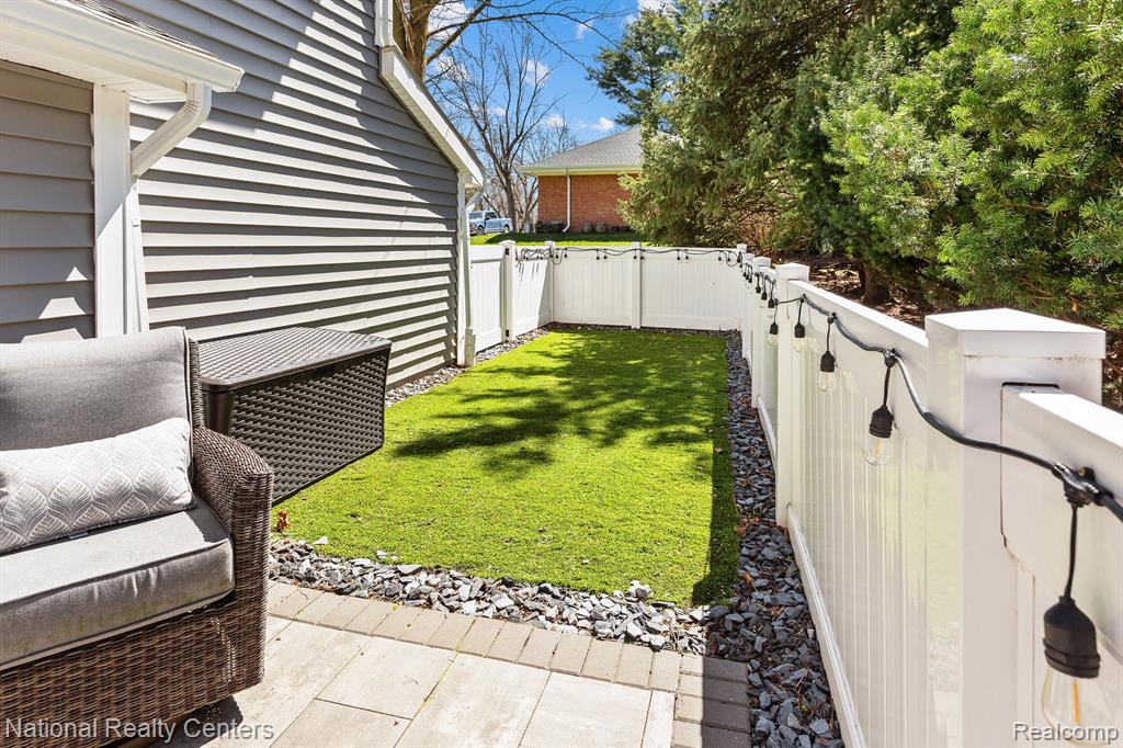 3706 Lakeview Boulevard, Orchard Lake Village, MI 48324 — Photo 40