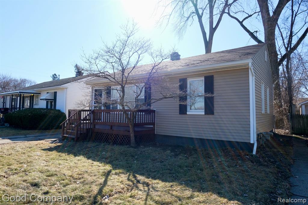 646 E DALLAS Avenue, Madison Heights, MI 48071 — Photo 2