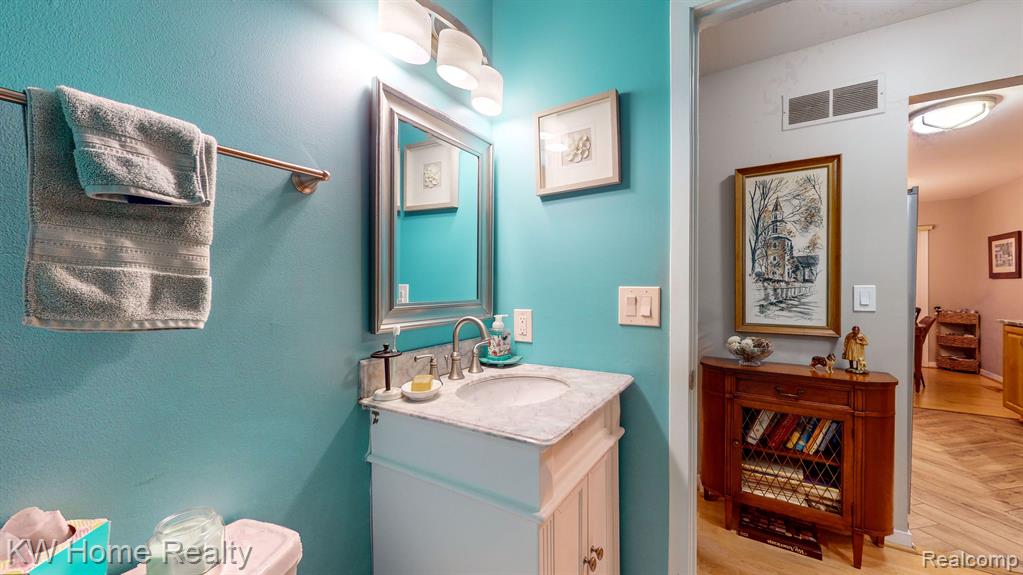 606 WINWOOD Circle, Walled Lake, MI 48390 — Photo 14