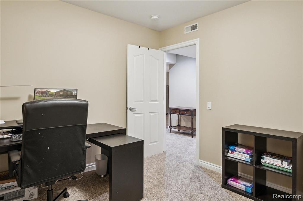 8504 Riverwalk Drive, Fenton, MI 48430 — Photo 55