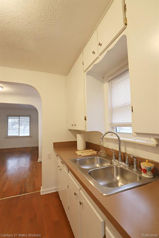 2074 N Center Road, Burton, MI 48509 — Photo 9