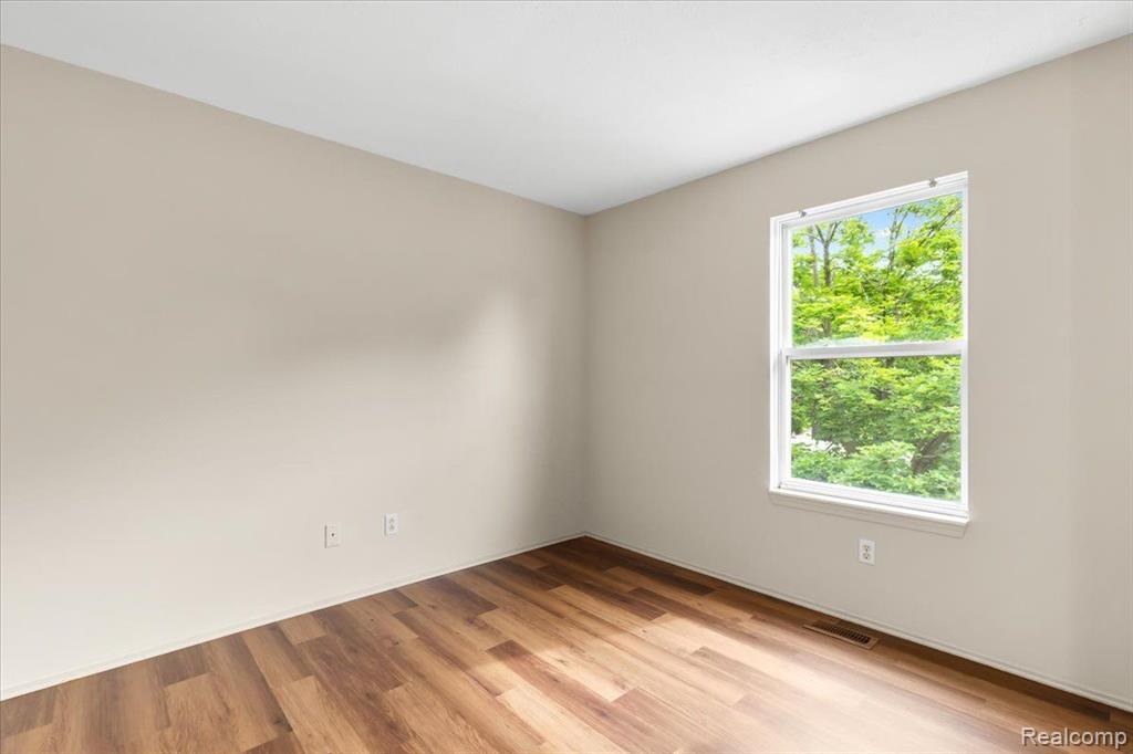 6680 CENTRAL CITY Parkway, Westland, MI — Photo 11