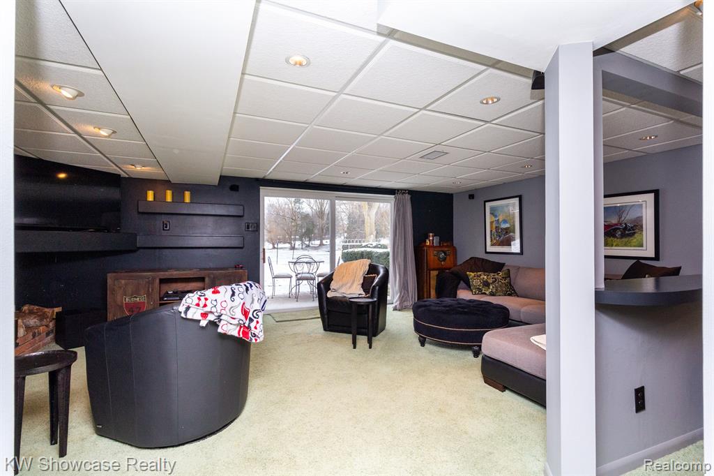 7339 ELLINGROVE Drive, White Lake, MI 48383 — Photo 38