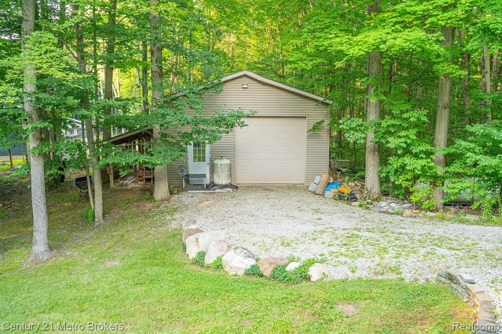 4191 Crystal Creek Estates, Lapeer, MI 48446 — Photo 32