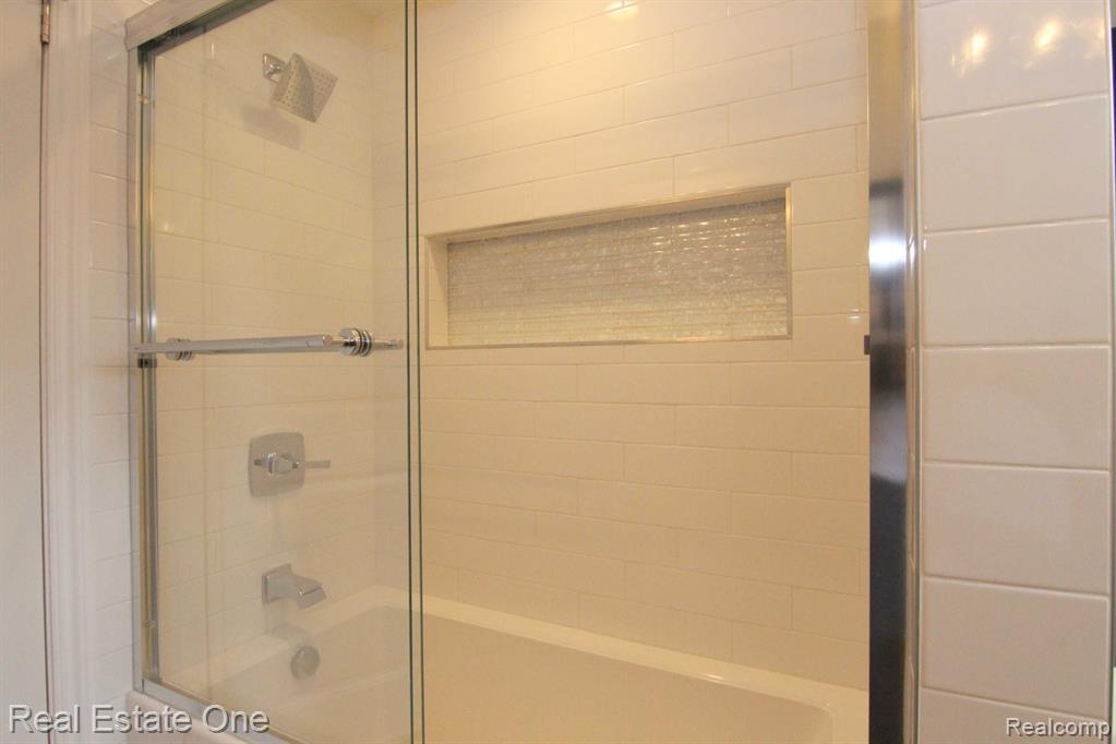 6749 ALDERLEY Way, West Bloomfield, MI — Photo 29