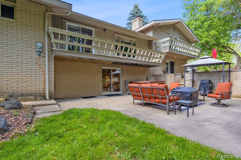 54655 PONTIAC Trail, Milford, MI 48381 — Photo 42