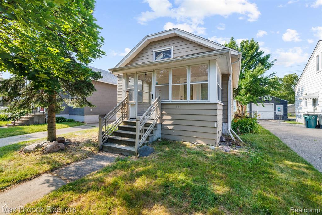 520 E Hazelhurst Street, Ferndale, MI 48220 — Photo 2