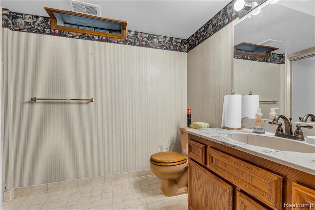 43939 Manitou Drive, Clinton Twp, MI 48038 — Photo 34