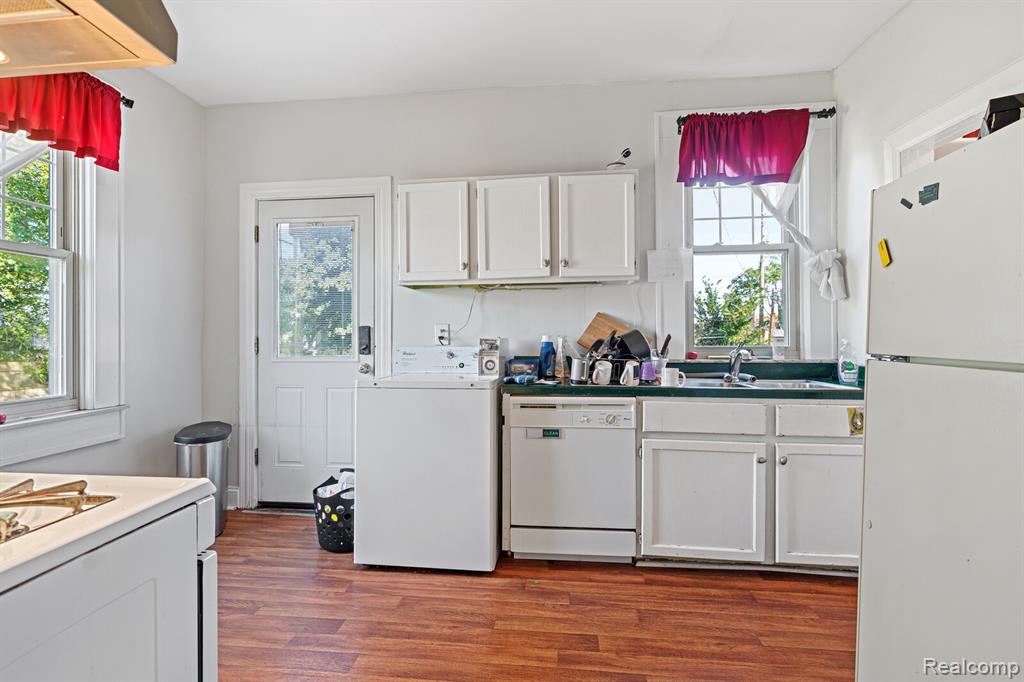 243 E Edsel Ford, Detroit, MI 48202 — Photo 21