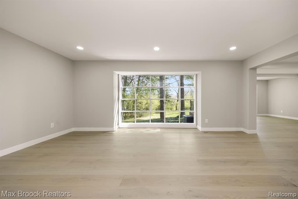 5240 CLARENDON CREST Street, Bloomfield Hills, MI 48302 — Photo 16