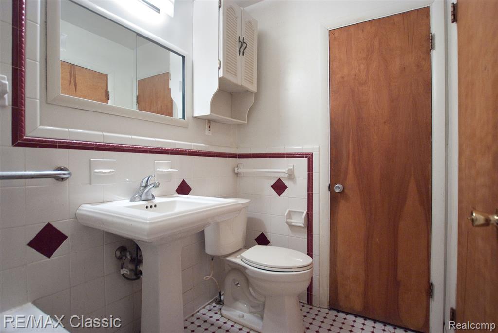 627 Sherbrooke Street, Commerce Twp, MI 48382 — Photo 17