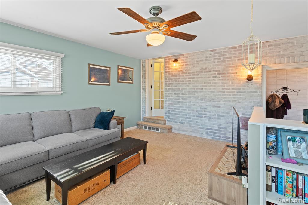 9806 BERWICK Street, Livonia, MI 48150 — Photo 21