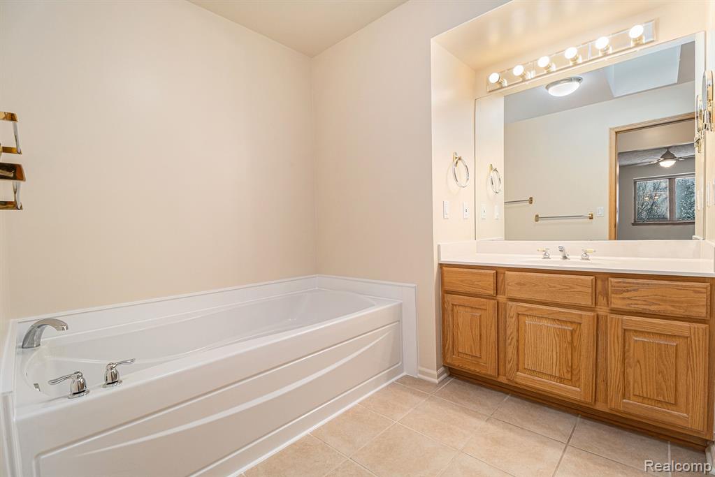 4946 Scenic Pines Court, Clarkston, MI — Photo 13