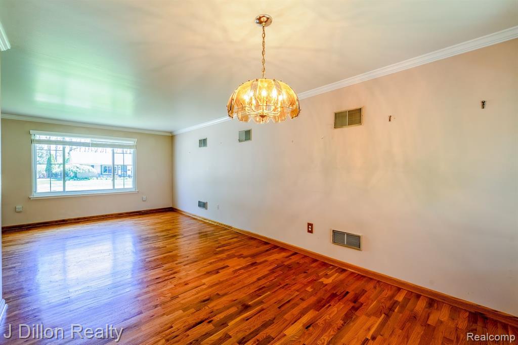 9121 TAVISTOCK Drive, Plymouth, MI 48170 — Photo 11