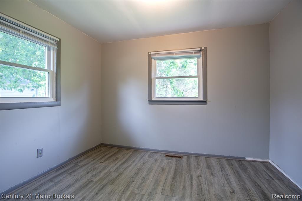 4373 Dexel Drive, Burton, MI 48519 — Photo 17