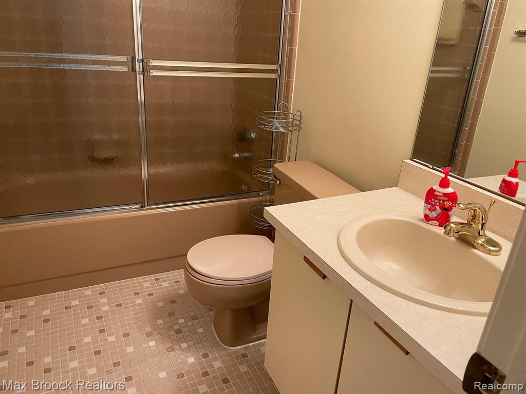 7352 MEADOWRIDGE Circle, West Bloomfield, MI — Photo 25