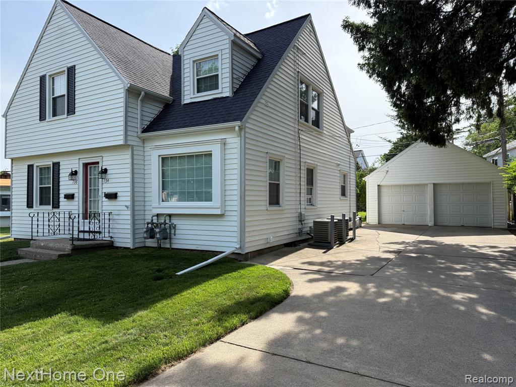 734-736 Briarcliff Road, Jackson, MI 49203 — Photo 2