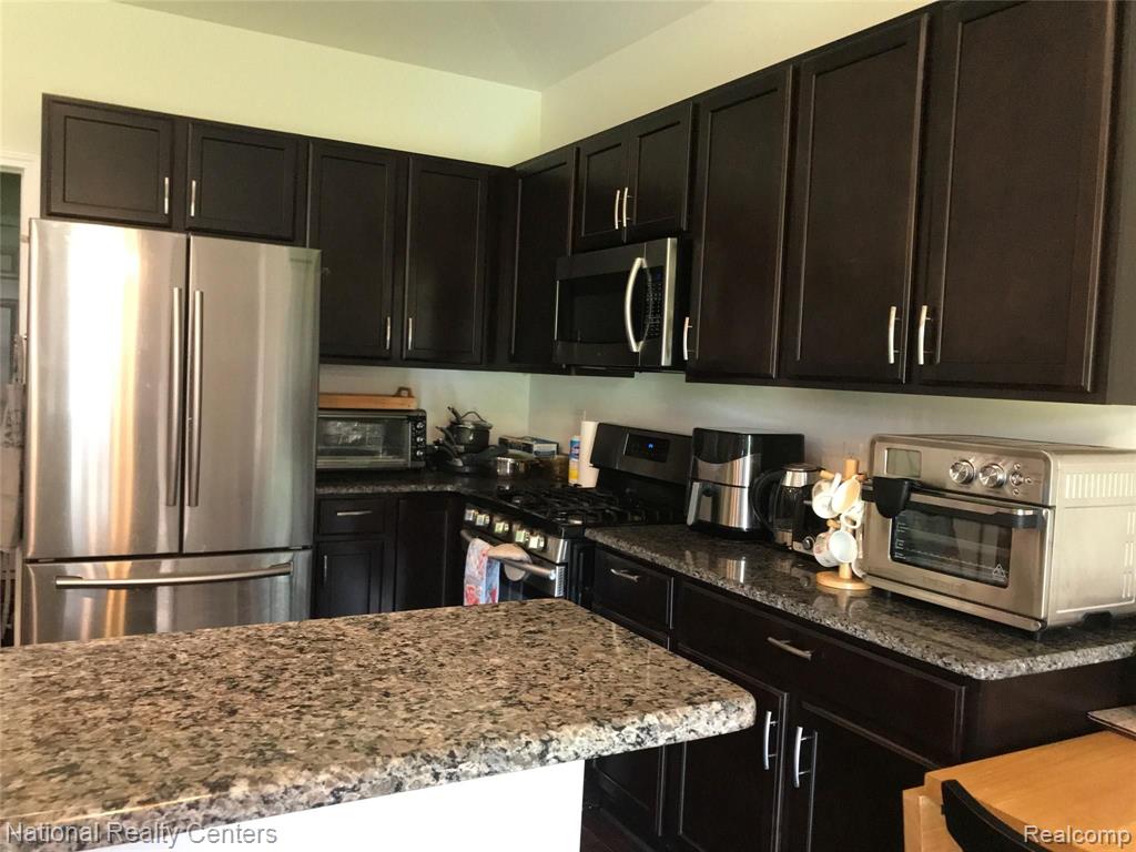 51271 UPLAND VIEW Street, Canton, MI 48188 — Photo 6