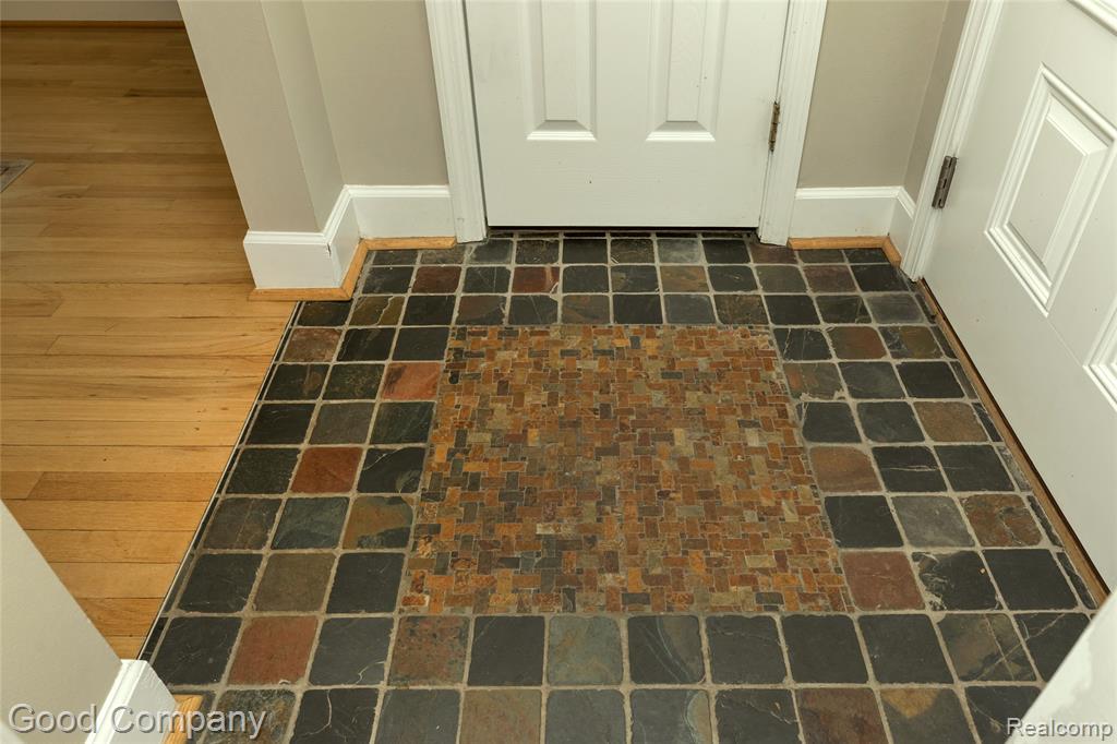 802 Orchard View Drive, Royal Oak, MI 48073 — Photo 29