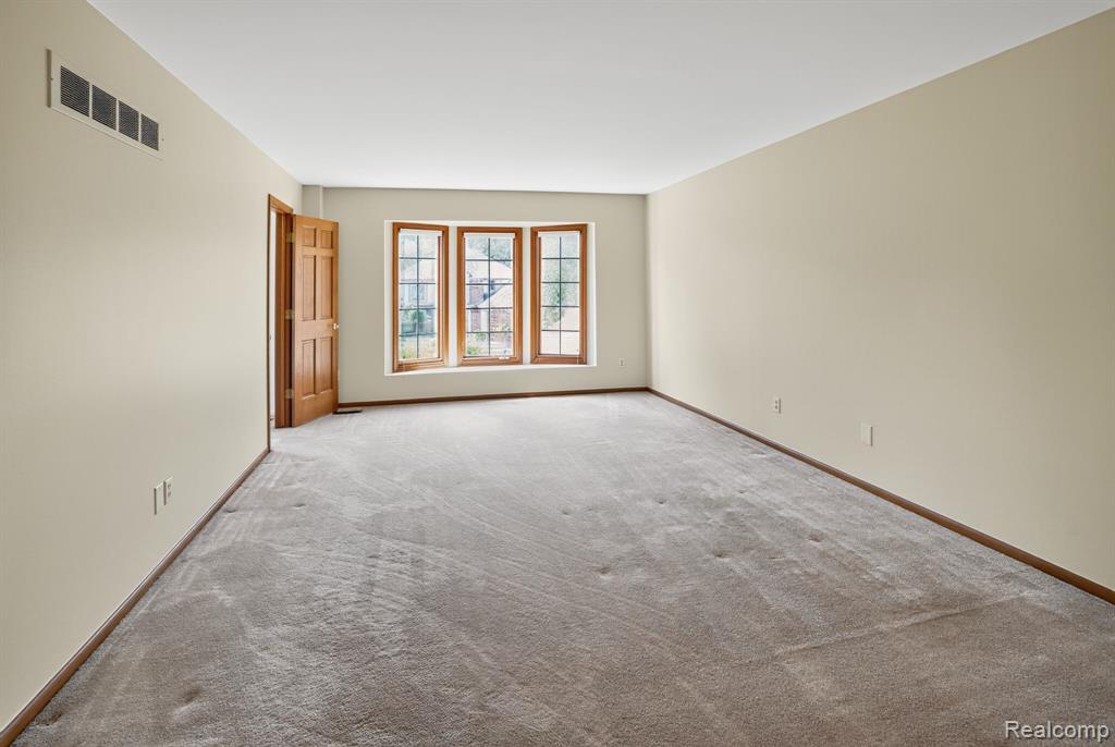 48342 Lake Valley Drive, Shelby Twp, MI 48317 — Photo 18