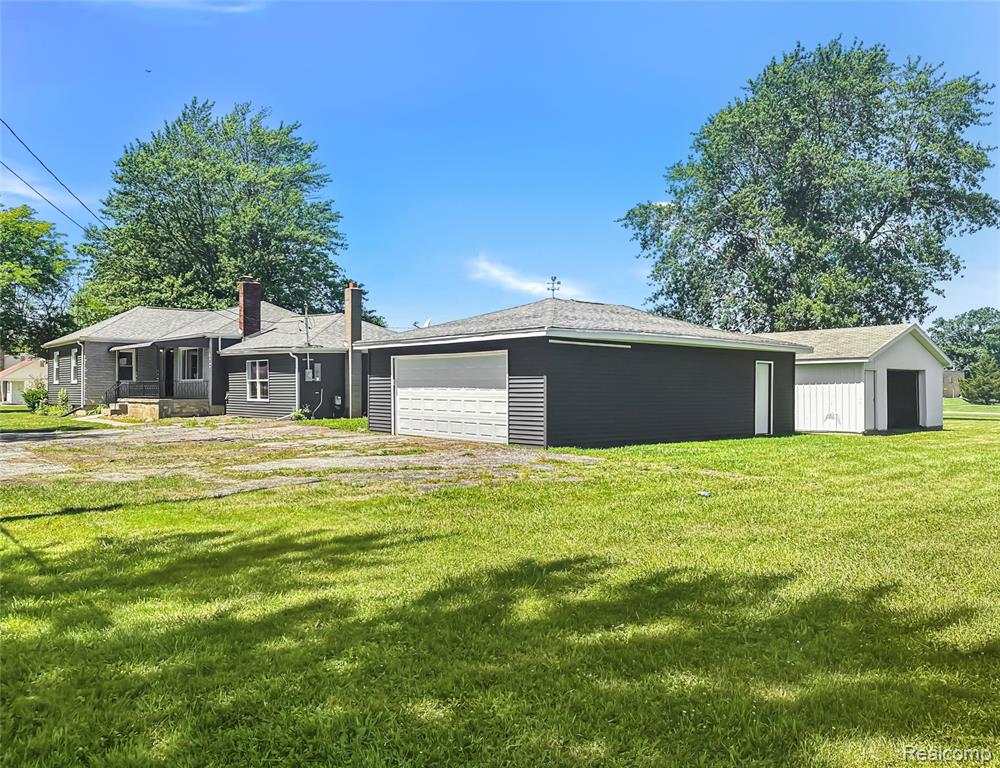 4078 W Coldwater Road, Flint, MI 48504 — Photo 5