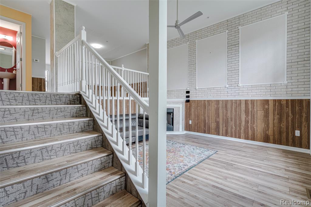 454 Old Pine Way, Walled Lake, MI 48390 — Photo 8