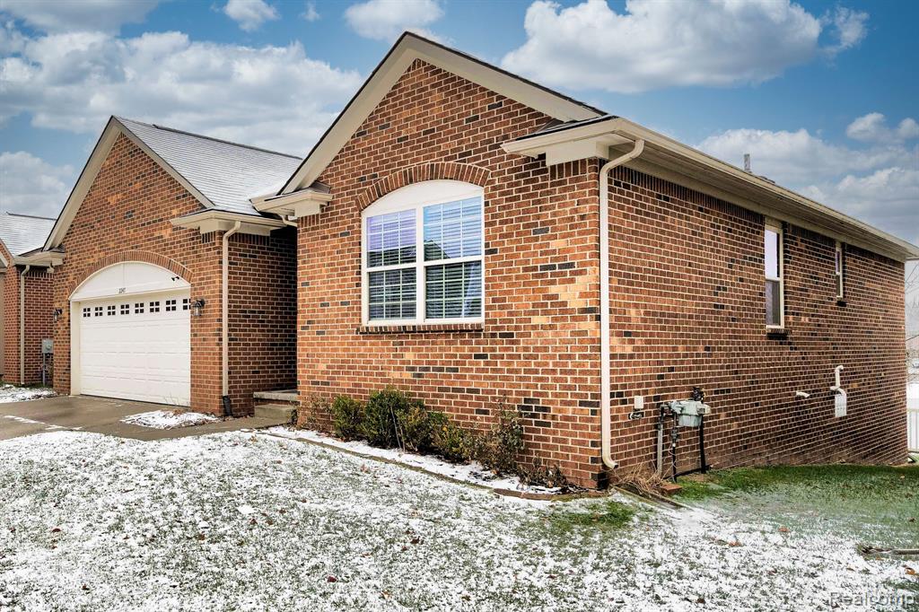 2247 PALMETTO, Commerce Twp, MI 48382 — Photo 34