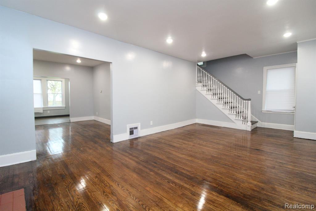 2170 MONTCLAIR Street, Detroit, MI 48214 — Photo 15